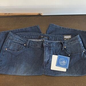 A3 Design Dark Blue Women's Bermudan shorts Size 16W New With Tags